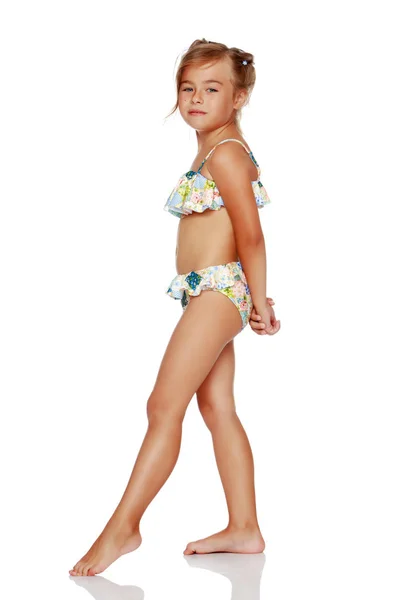 Abbronzata bambina in costume da bagno — Foto Stock