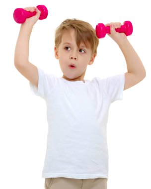 Küçük bir çocuk halter kaldırma.