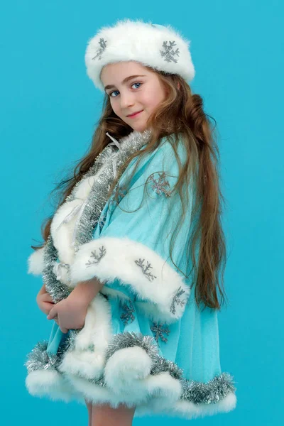 Menina em um traje de Donzela de Neve . — Fotografia de Stock