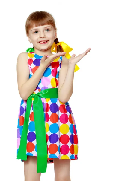 Little girl gesticulating. — Stock Photo, Image