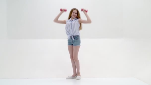 Teenage girl with dumbbells in hands — Stock Video