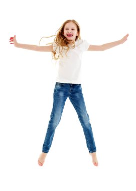 Küçük bir kız bir saf beyaz t-shirt atlıyor. Kavramı