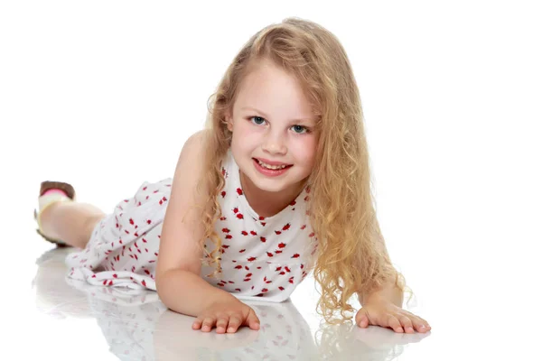 Little girl lies on the floor — Stock Photo, Image