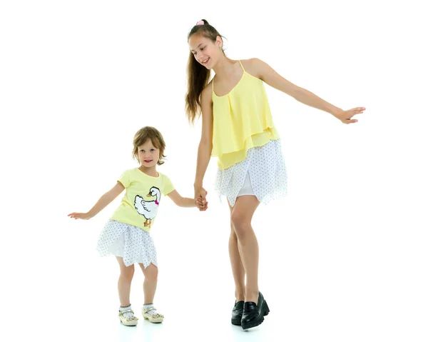 Two girls, two sisters, one older the other younger, fun posing — Stock Photo, Image