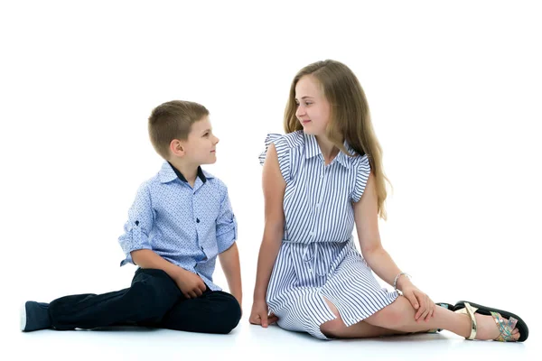 Brother and sister, boy and girl posing in the studio. Friendshi — Stock Photo, Image