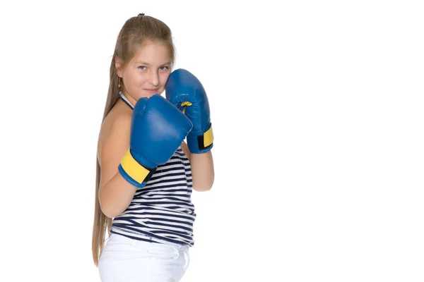 Adolescente em luvas de boxe . — Fotografia de Stock