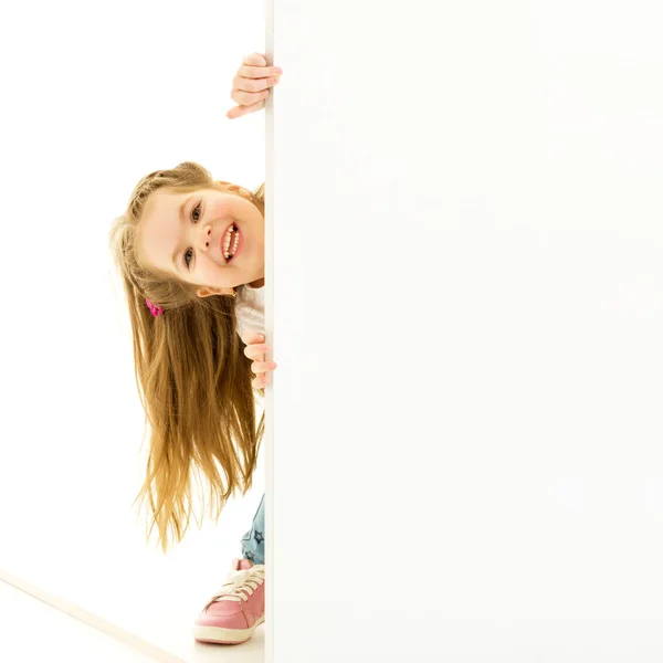 Hermosa niñita riendo. El concepto de una infancia feliz, emociones. Aislado — Foto de Stock