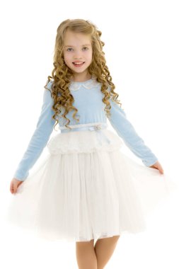 Küçük kız prenses yakın çekim. Beyaz üzerine izole