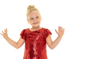 Beyaz arka planda izole edilmiş. Küçük kız gesticulating. İnsanlar, çocuklar, çocukluk kavramı. Beyaz arka planda yalıtılmış.