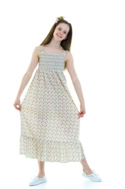 Uzun ipek saçlı güzel okul kızı..