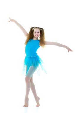 Jimnastikçi egzersizi yapmaya hazırlanıyor..