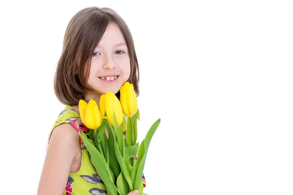 Kleines Mädchen mit einem Strauß Blumen. Konzept von Urlaub, Sommer — Stockfoto