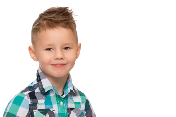 Retrato de niño pequeño de cerca. Aislado sobre fondo blanco . — Foto de Stock