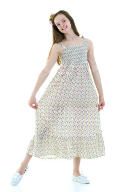 Uzun ipek saçlı güzel okul kızı..