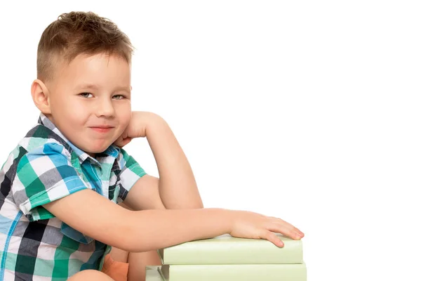 De kleine jongen vroeg zich af. Geïsoleerd op witte achtergrond. — Stockfoto