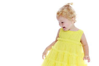 Küçük kız parmağını gösteriyor. Reklam malları kavramı