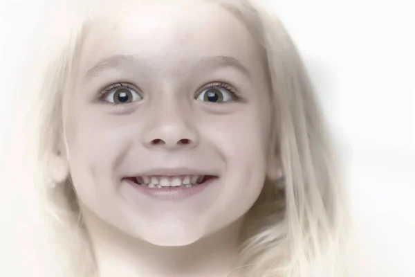 Close-up Gesicht eines schönen kleinen Mädchens. — Stockfoto