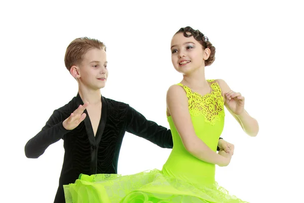 Die Kinder wetteifern beim Tanzen. isoliert auf weißem Hintergrund — Stockfoto