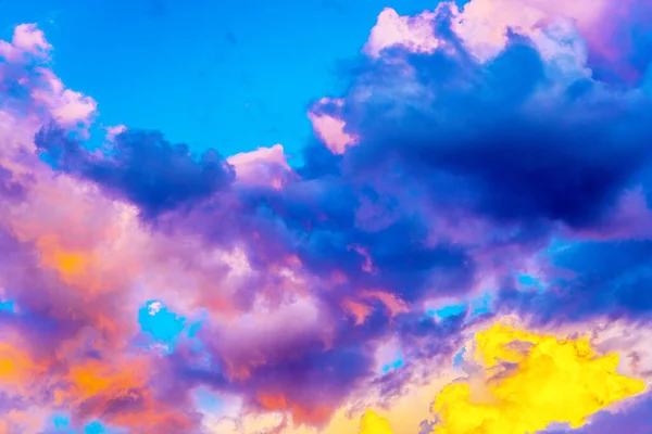 Огромное голубое небо и облака небо — стоковое фото