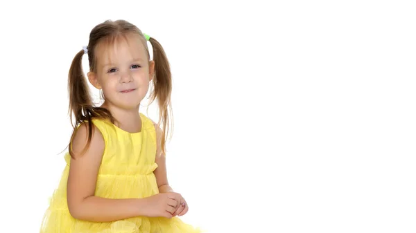 Retrato de uma menina close-up.Isolado no fundo branco. — Fotografia de Stock