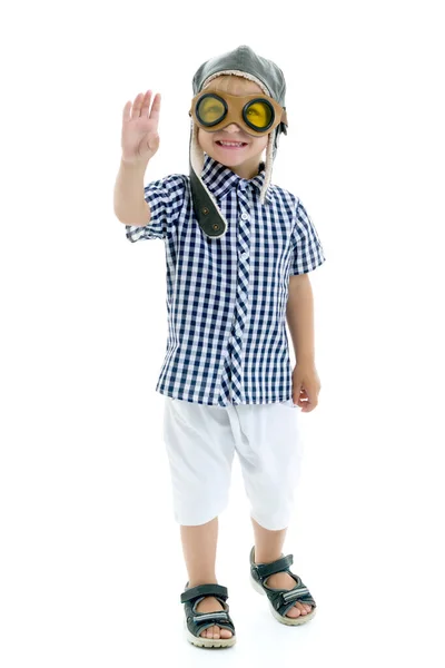 Милый маленький мальчик в шлеме пилота . — стоковое фото