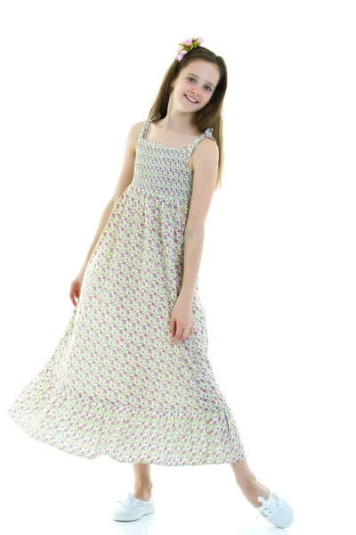 Uzun ipek saçlı güzel okul kızı..