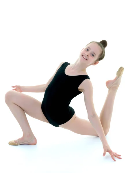 The little gymnast perform an acrobatic element on the floor. — Stock Photo, Image