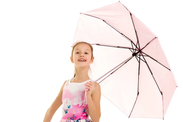 Uma menina debaixo de um guarda-chuva. proteção contra o mau tempo. — Fotografia de Stock