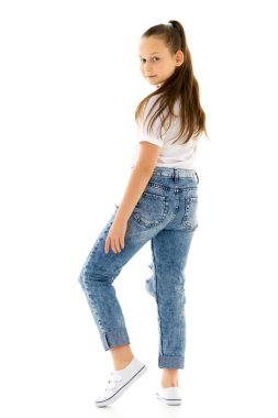 Küçük kız kameraya döndü..