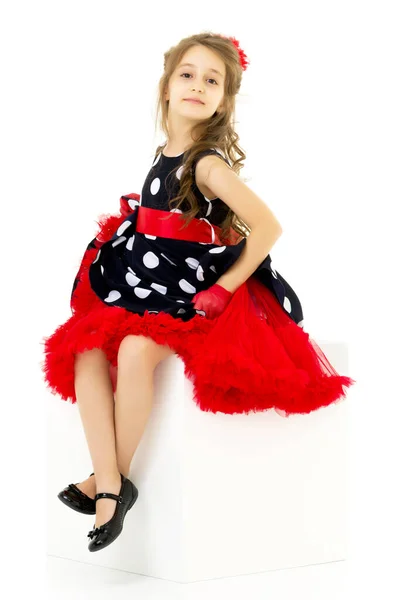 Retro Style Polka Elbisesi Giyen Güzel Kız Portresi — Stok fotoğraf