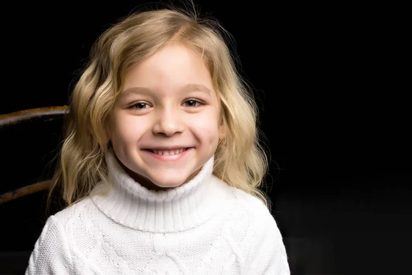 Close Up View of Cute Smiling Blonde Girl Posing on Black Backgr — Φωτογραφία Αρχείου