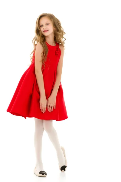 Teljes hosszúságú portré a lány piros Stílusos Dress Posing a stúdióban — Stock Fotó