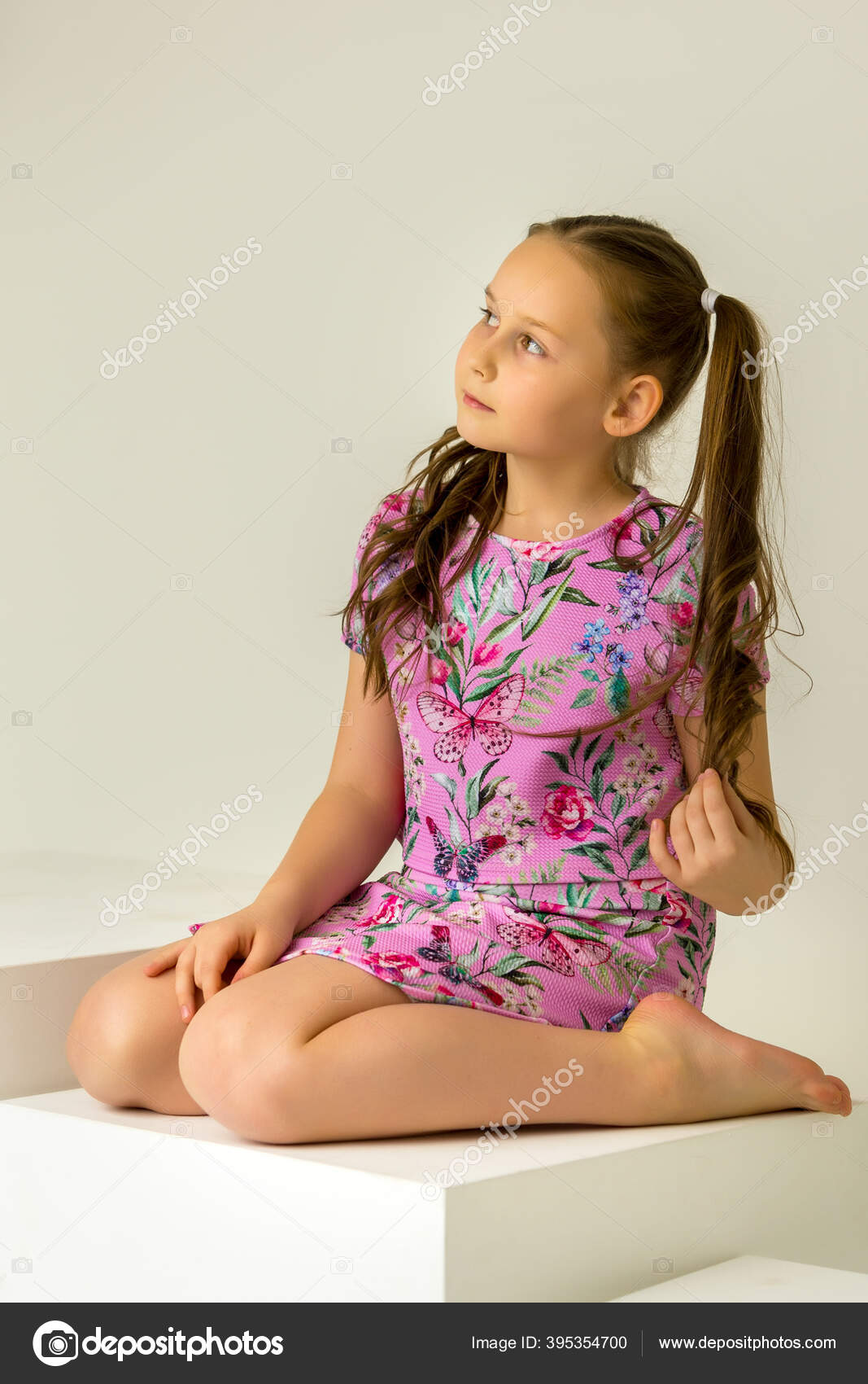 Attractive young girl posing on a sofa – Authentic Stock Photos