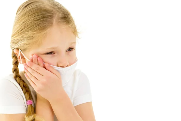 Little girl in a medical mask. Disease concept, covid-19. — Stock Photo, Image