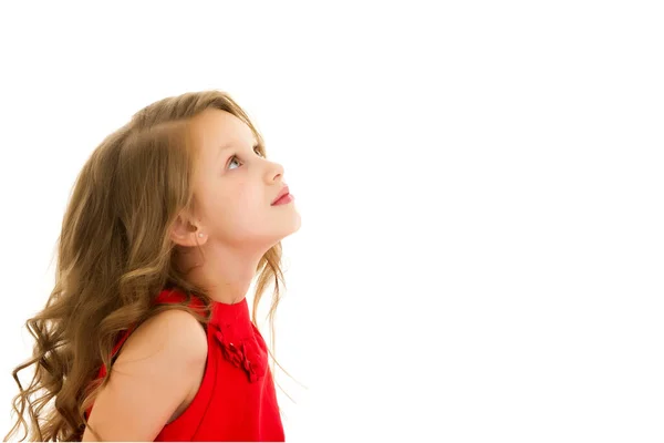 Menina encantadora posando na frente da árvore de Natal branca decorada — Fotografia de Stock