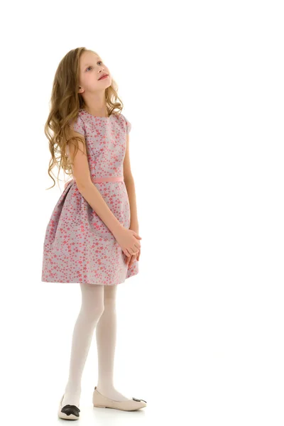 Πορτρέτο του Στοχαστικού Όμορφη Ξανθιά κορίτσι στέκεται στο ένα πόδι — Φωτογραφία Αρχείου