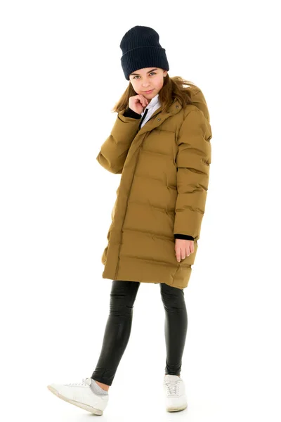 Hermosa niña en un abrigo de moda. — Foto de Stock