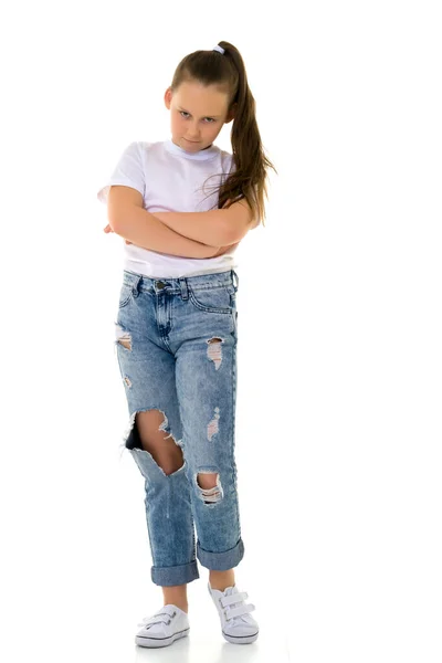 Niña en una camiseta blanca pura para publicidad y jeans. —  Fotos de Stock