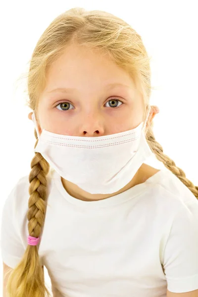 Little girl in a medical mask. Disease concept, covid-19. — Stock Photo, Image