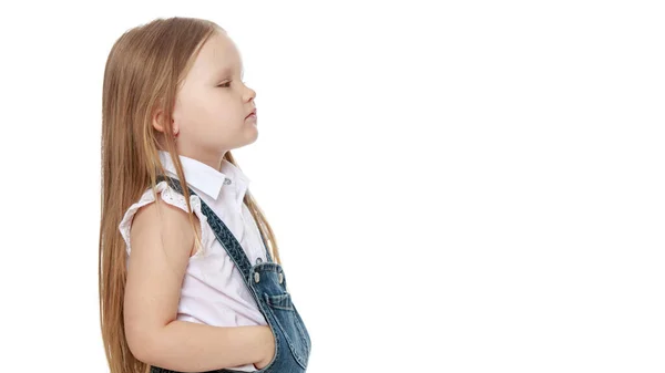 Retrato de una niña de primer plano.Aislado sobre fondo blanco. —  Fotos de Stock