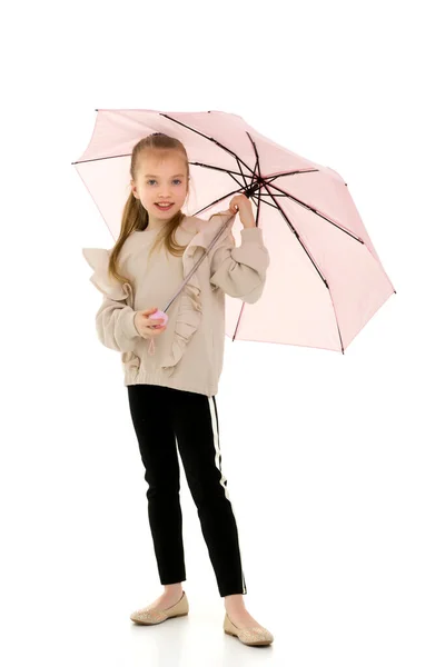 Schattig klein meisje met paraplu. Weersverwachting. — Stockfoto