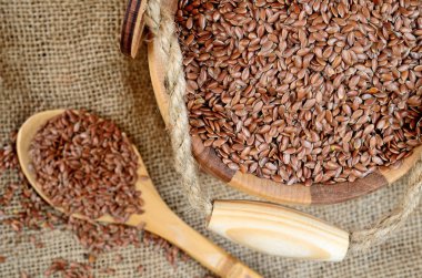 çuval kovanın içinde keten tohumu