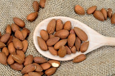 çuval kaşık badem