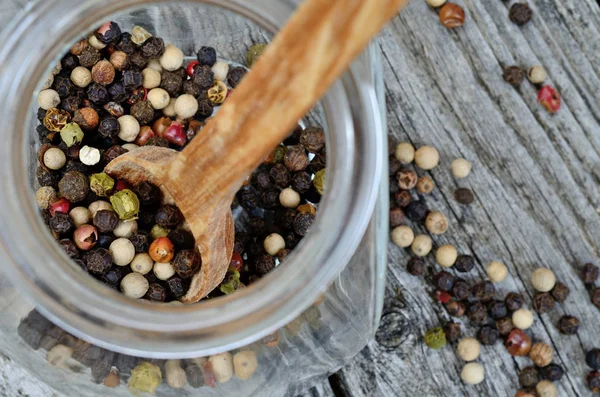 Pepparkorn Burken Träbord — Stockfoto