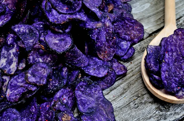 Purple Potato Chips Wooden Table Spoon — Stock Photo, Image