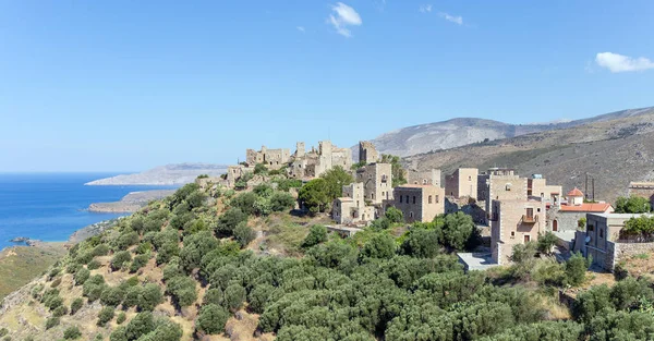 Vatheia 村的看法 以其废弃的塔房子 Peloponnese 希腊闻名 — 图库照片
