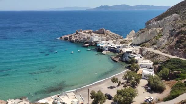 Vue du village de Fyropotamos, île de Milos, Cyclades, Grèce.