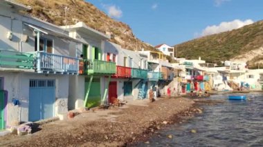 Milos adasındaki Klima balıkçı köyü, Kiklad, Yunanistan.