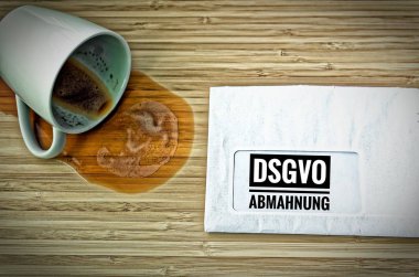 Almanca Achtung Dsgvo-Abmahnung İngilizce dikkat Dsgvo (Gdpr) olarak uyarı ile mektup