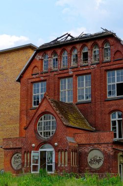 Sonra bir yangın yangın netleştirmek için tavan arasında büyük tuğla ev harabe kundaklama hırsızlık ve vandalizm zarar